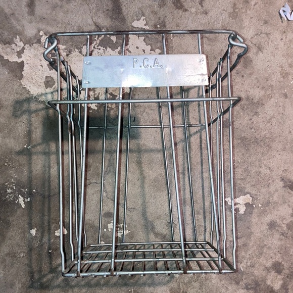🎾🏸 Vintage Tennis Ball Basket / Metal Locker BasketACE Hotel-Style 🧺🎾
